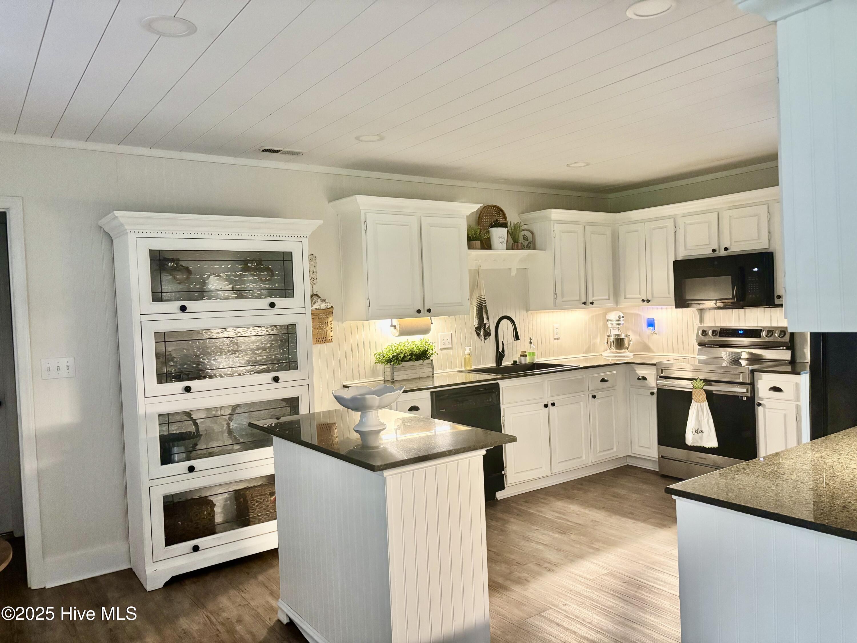 212 Seven Seas Drive