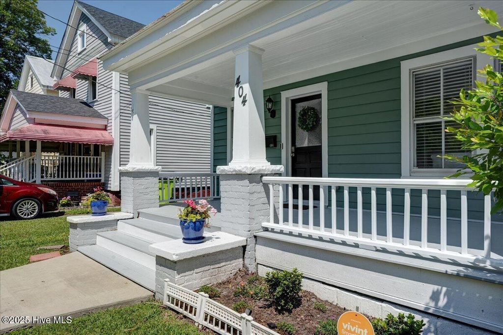 Photo of 404 Avenue B, New Bern, NC 28560 (MLS # 100512887)