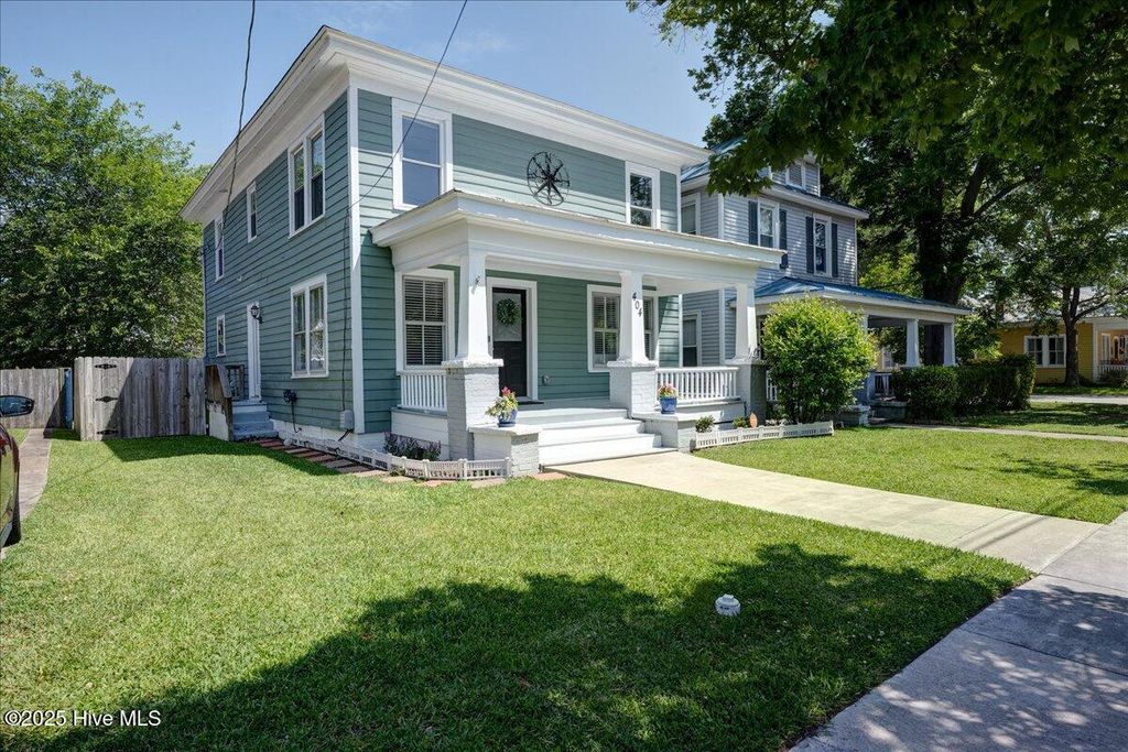 Photo of 404 Avenue B, New Bern, NC 28560 (MLS # 100512887)