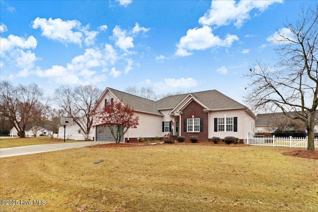 Photo of 205 Carlyle Circle, Goldsboro, NC 27530 (MLS # 100543415)