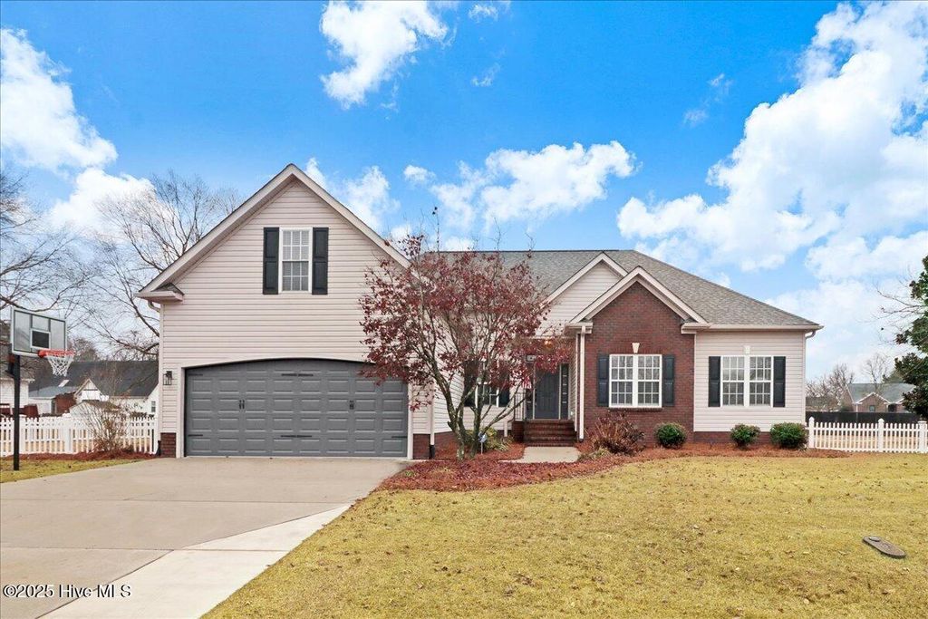 Photo of 205 Carlyle Circle, Goldsboro, NC 27530 (MLS # 100543415)