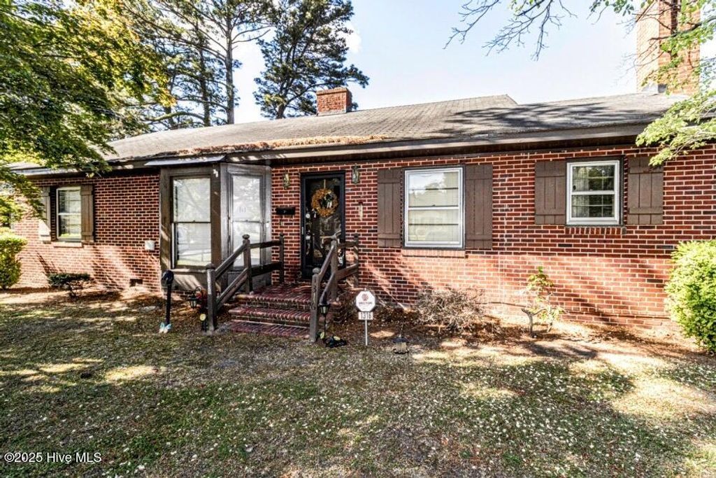 Photo of 1316 N Oakwood Drive, Rocky Mount, NC 27801 (MLS # 100504637)