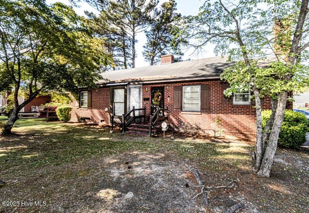 Photo of 1316 N Oakwood Drive, Rocky Mount, NC 27801 (MLS # 100504637)