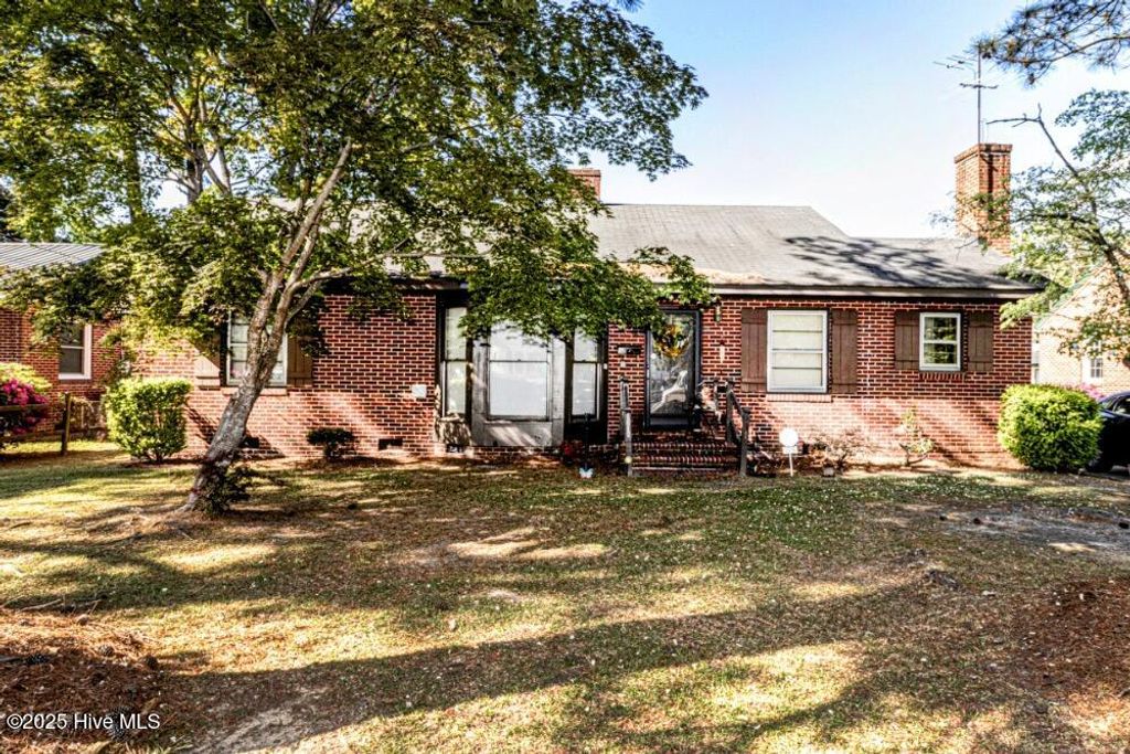 Photo of 1316 N Oakwood Drive, Rocky Mount, NC 27801 (MLS # 100504637)