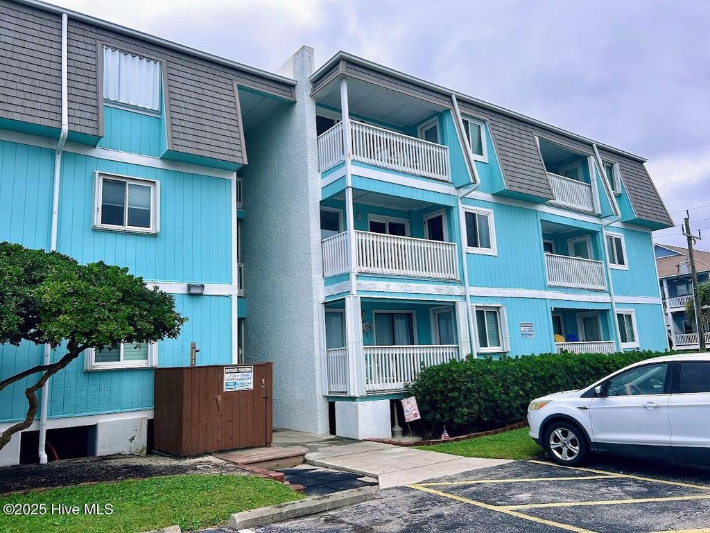 Photo of 918 Carolina Beach Avenue N #2b, Carolina Beach, NC 28428 (MLS # 100533521)