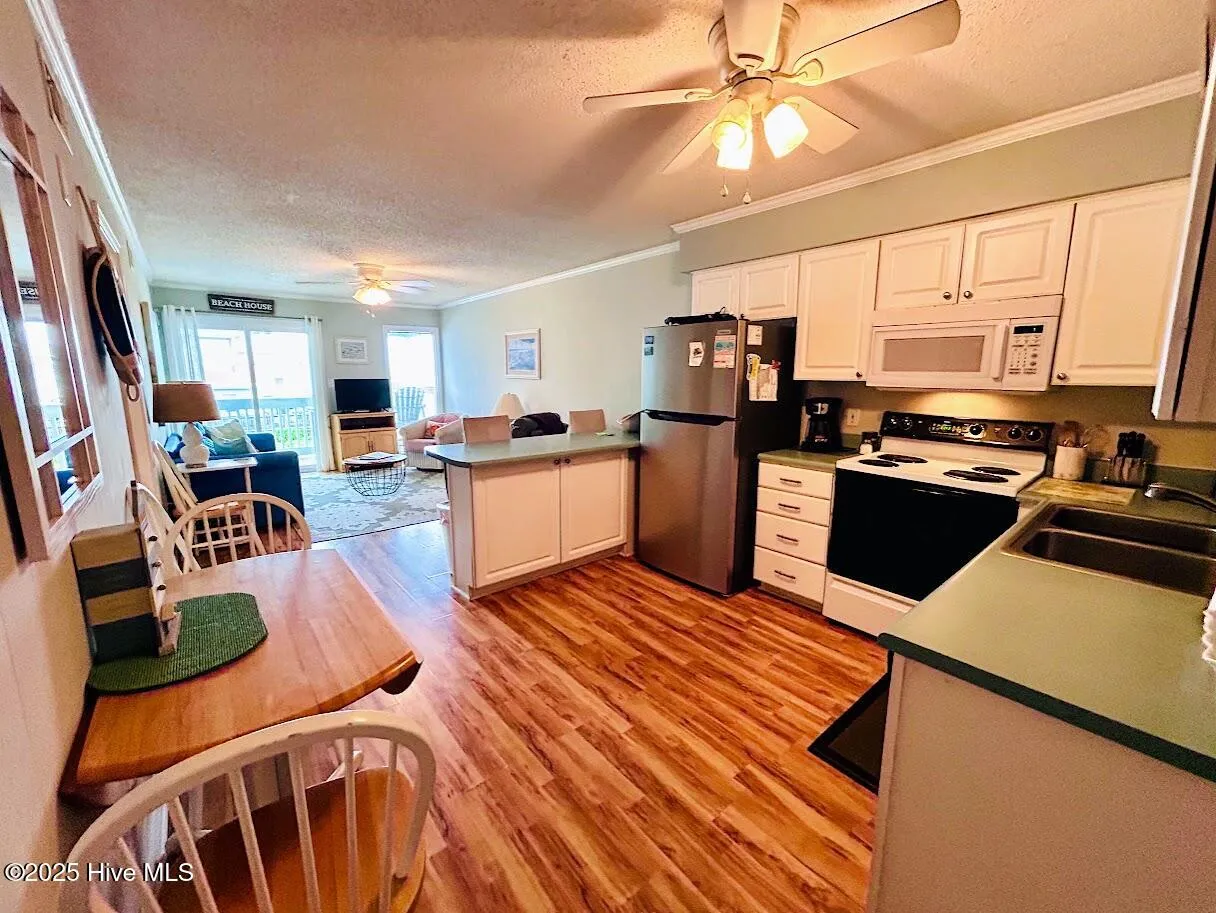 Carolina Beach, North Carolina 28428, United States, 2 Bedrooms Bedrooms, ,2 BathroomsBathrooms,Residential,Active,219171