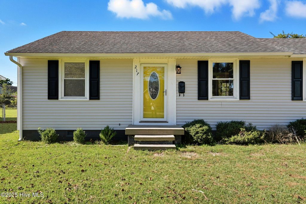 Photo of 217 Hawthorne Road, Edenton, NC 27932 (MLS # 100536841)