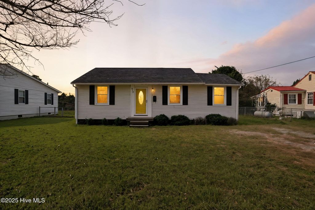 Photo of 217 Hawthorne Road, Edenton, NC 27932 (MLS # 100536841)