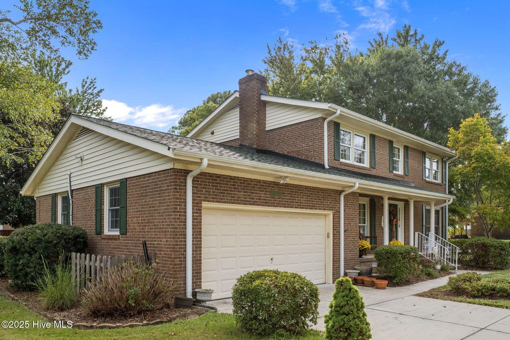 Photo of 521 University Drive, Jacksonville, NC 28546 (MLS # 100533925)