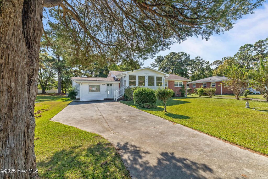 Photo of 125 Arnold Road, Jacksonville, NC 28546 (MLS # 100537854)