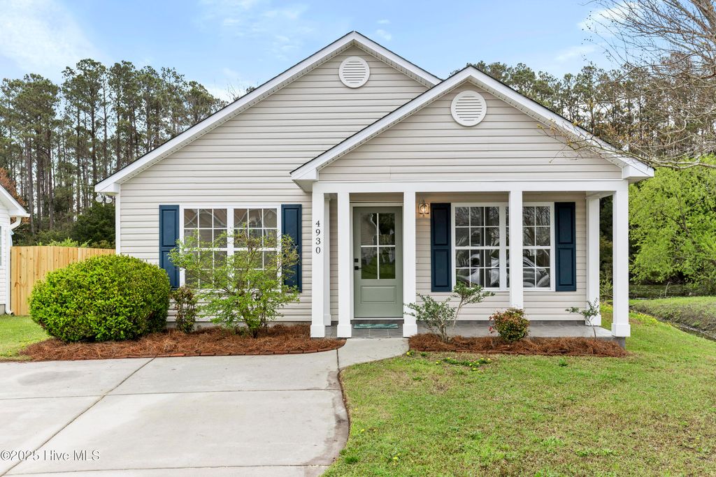 Photo of 4930 N Hampton Drive SE, Southport, NC 28461 (MLS # 100498360)