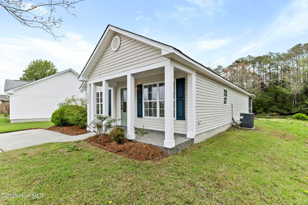 Photo of 4930 N Hampton Drive SE, Southport, NC 28461 (MLS # 100498360)