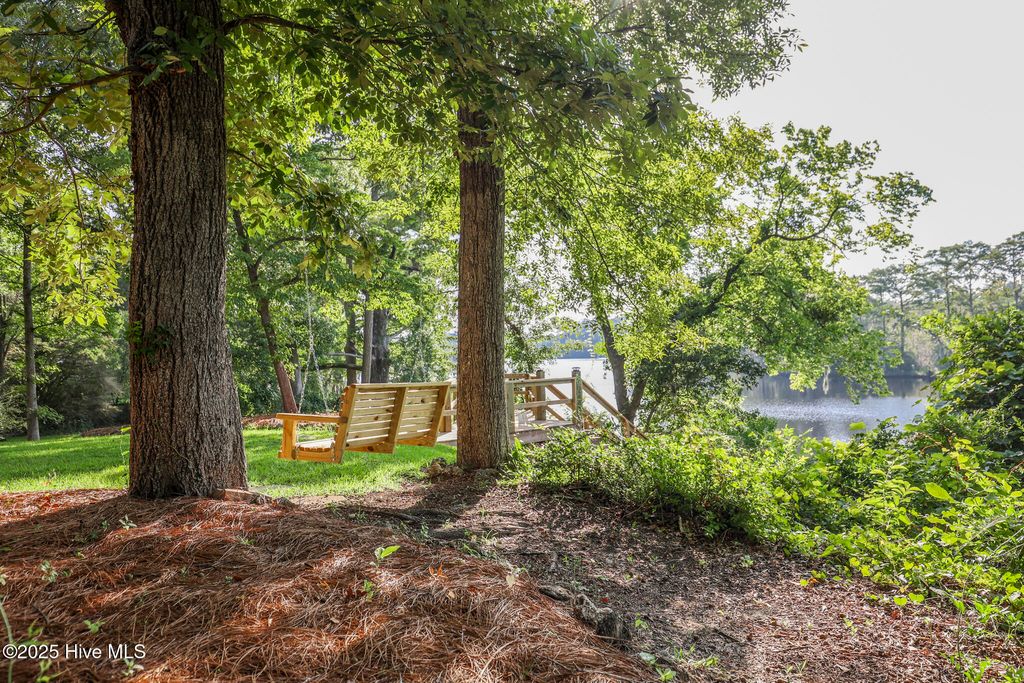 Photo of 214 Shoreline Drive, New Bern, NC 28562 (MLS # 100516399)