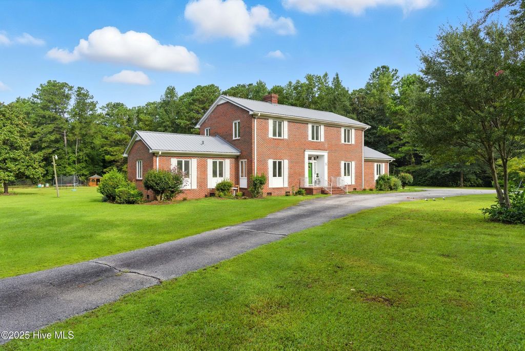 Photo of 511 N Timberly Lane, Burgaw, NC 28425 (MLS # 100526550)