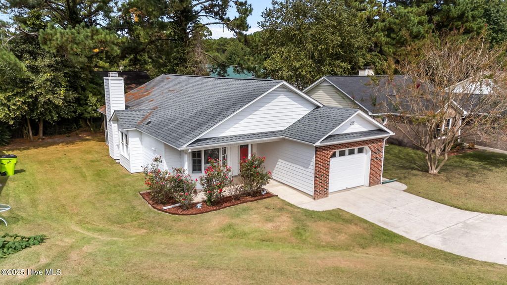 Photo of 215 Esquire Court, New Bern, NC 28562 (MLS # 100532521)