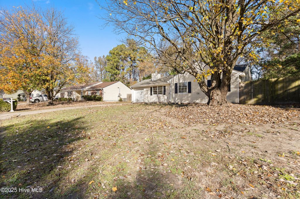 Photo of 102 Winter Road, Jacksonville, NC 28540 (MLS # 100541531)