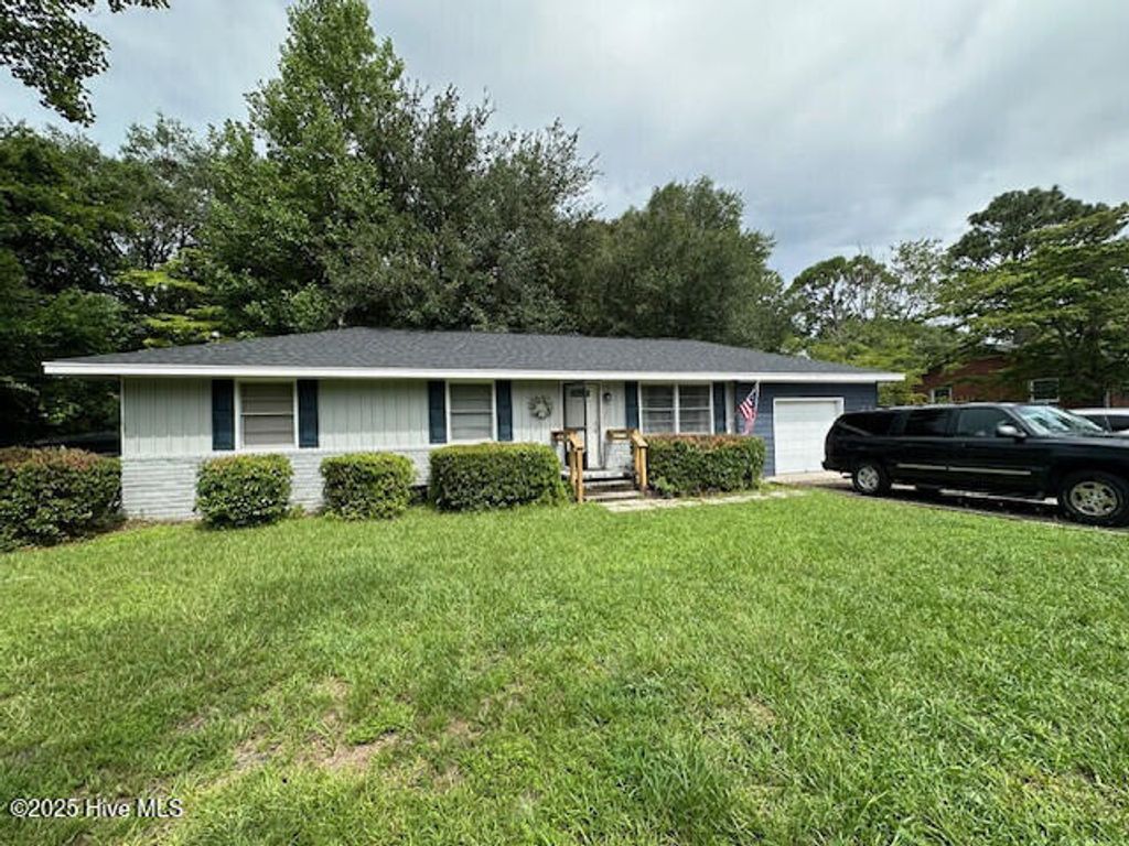 Photo of 915 Midland Drive, Wilmington, NC 28412 (MLS # 100525658)