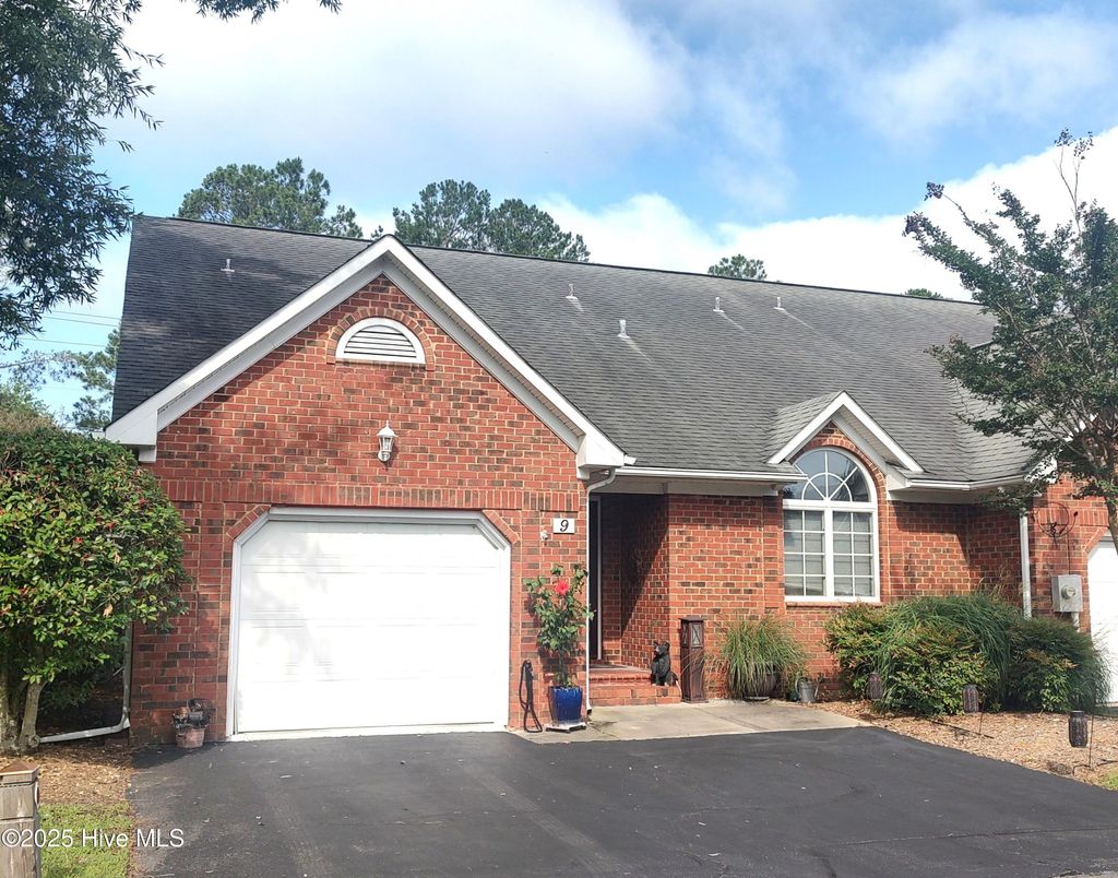 Photo of 9 Pier Pointe, New Bern, NC 28562 (MLS # 100514016)