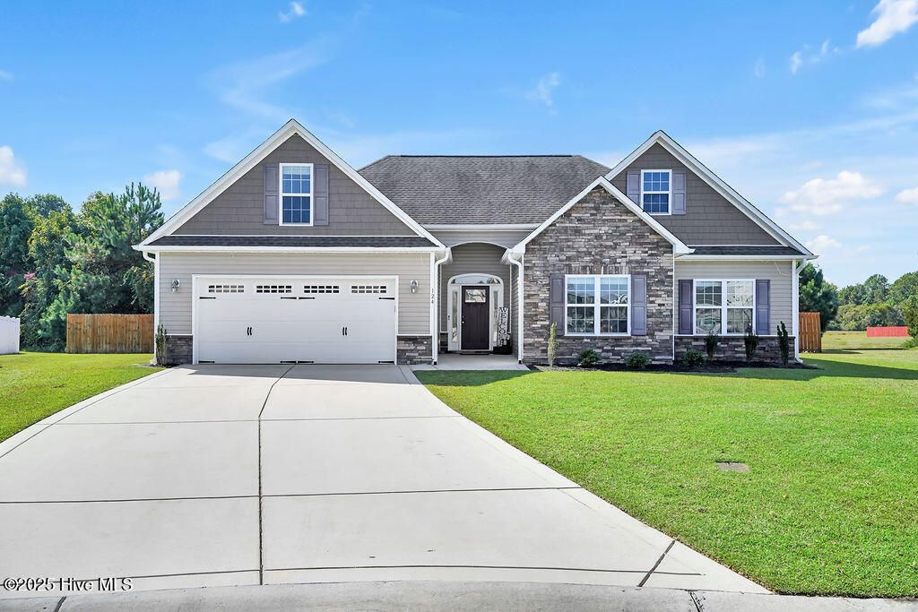Photo of 124 Regatta Way, Sneads Ferry, NC 28460 (MLS # 100531216)