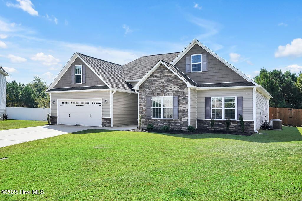 Photo of 124 Regatta Way, Sneads Ferry, NC 28460 (MLS # 100531216)