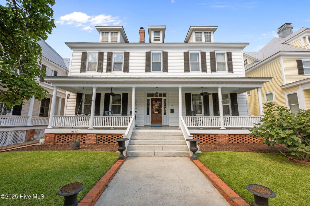 Photo of 210 New Street, New Bern, NC 28560 (MLS # 100529419)