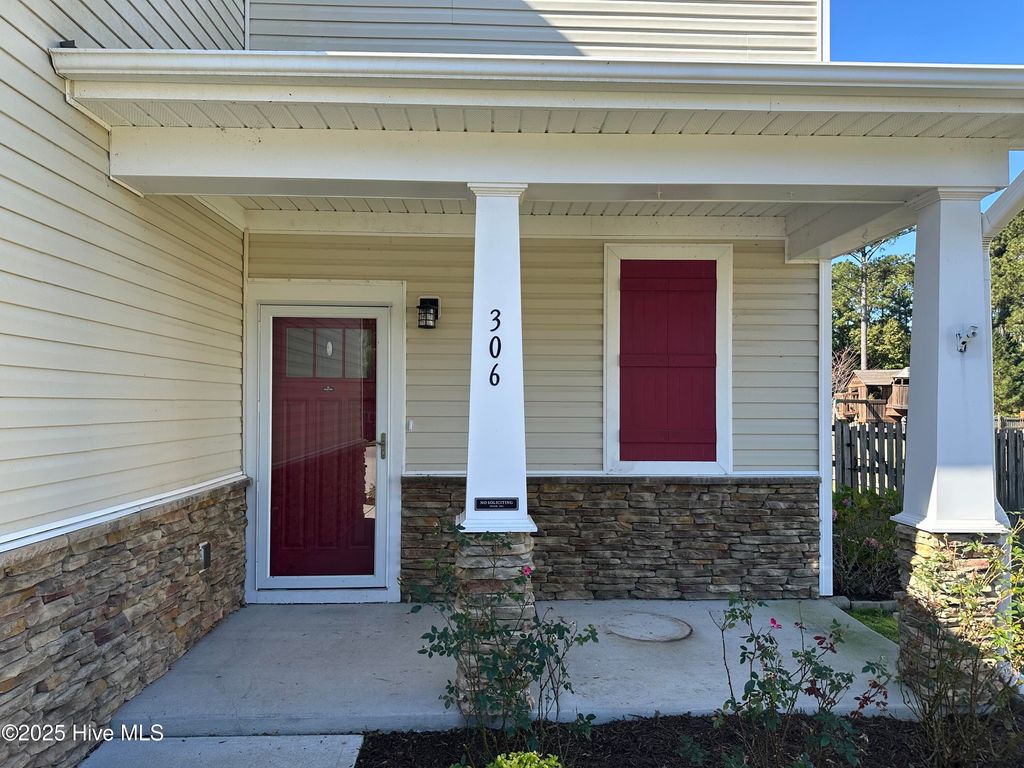 Photo of 306 Merrick Way, Hubert, NC 28539 (MLS # 100538001)
