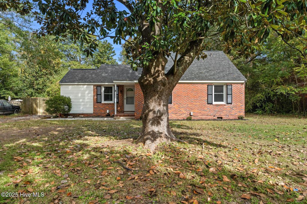 Photo of 11 Glendale Road, Jacksonville, NC 28540 (MLS # 100538396)