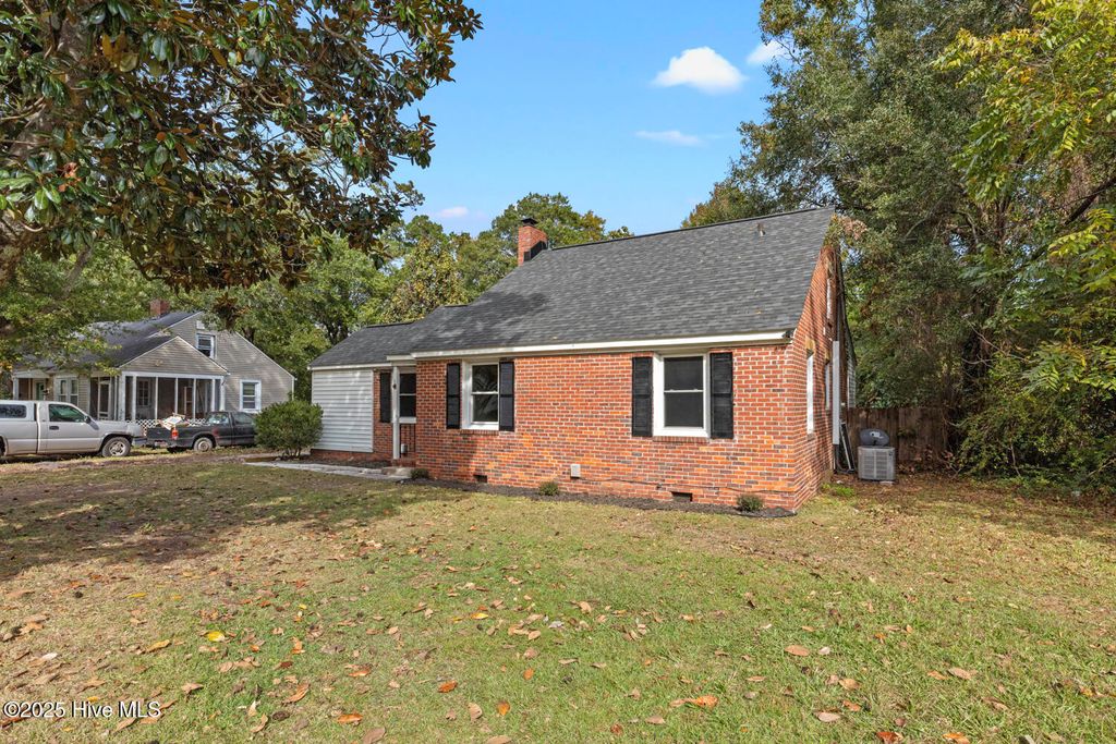 Photo of 11 Glendale Road, Jacksonville, NC 28540 (MLS # 100538396)