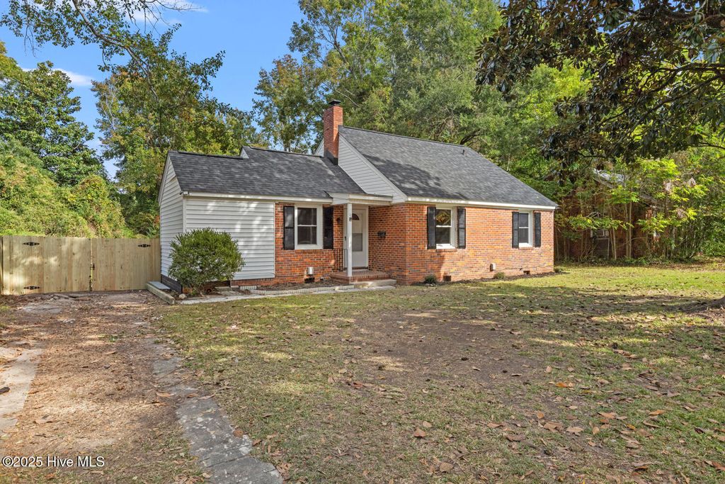 Photo of 11 Glendale Road, Jacksonville, NC 28540 (MLS # 100538396)