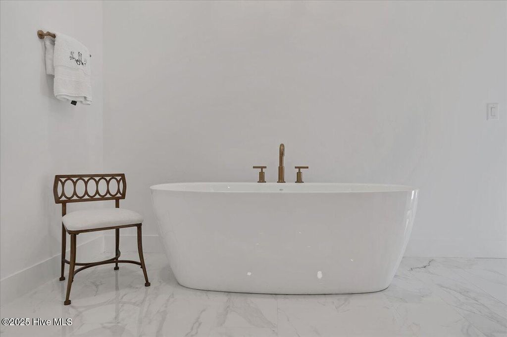 listing image 112