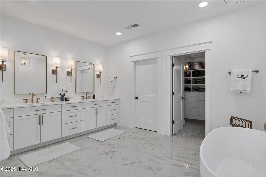 listing image 104