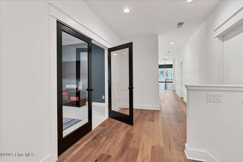 listing image 118