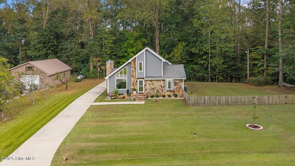 Photo of 102 Spring Ridge Court, New Bern, NC 28562 (MLS # 100535645)