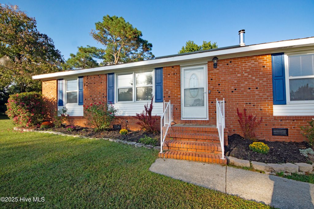Photo of 316 Birch Court, Jacksonville, NC 28540 (MLS # 100533296)