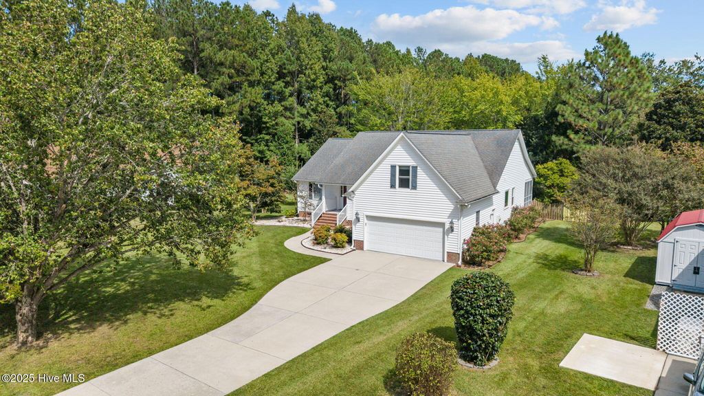 Photo of 203 Dobbs Spaight Road, New Bern, NC 28562 (MLS # 100532981)