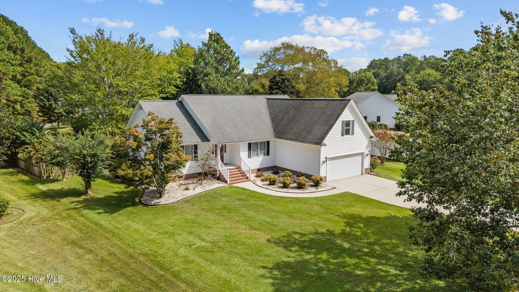 Photo of 203 Dobbs Spaight Road, New Bern, NC 28562 (MLS # 100532981)