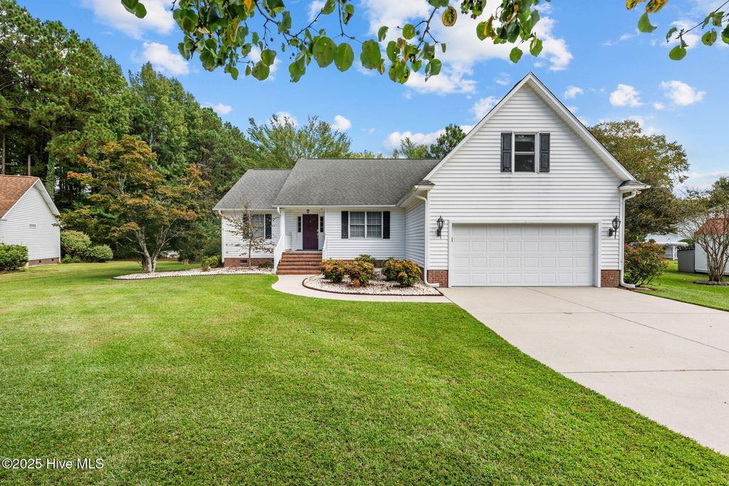 Photo of 203 Dobbs Spaight Road, New Bern, NC 28562 (MLS # 100532981)