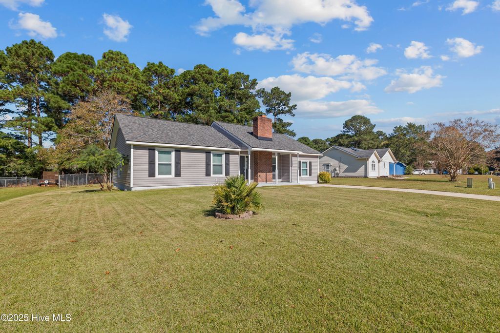 Photo of 2007 Hunters Ridge Drive, Midway Park, NC 28544 (MLS # 100537730)