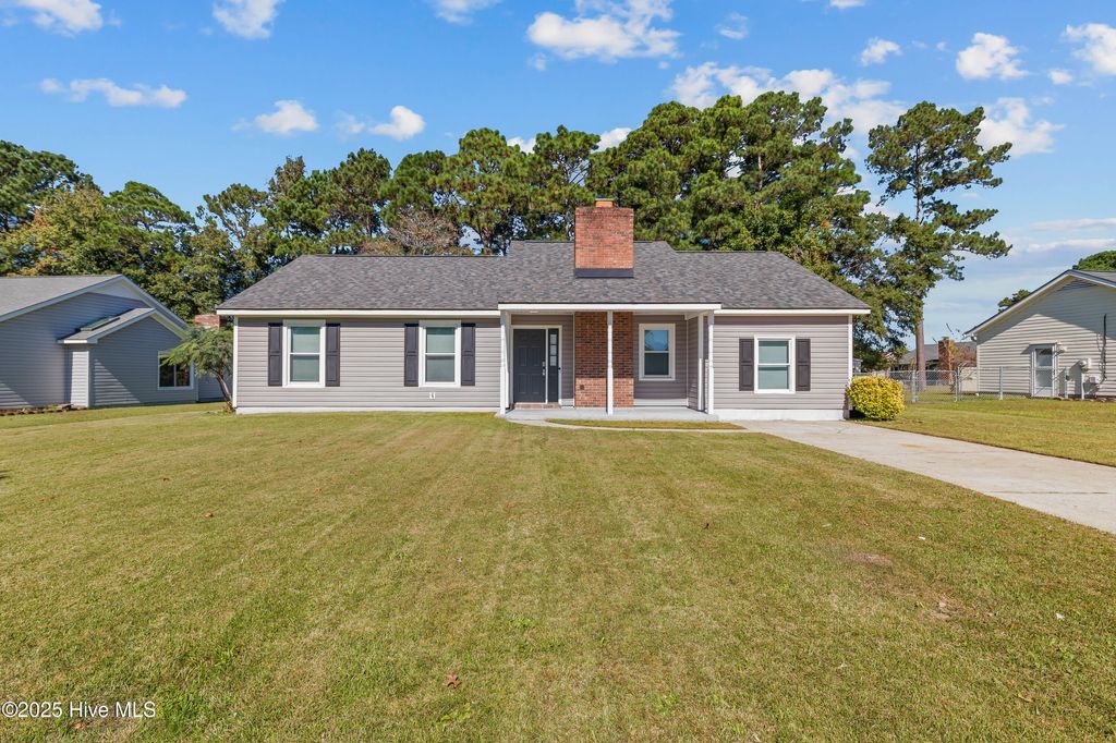 Photo of 2007 Hunters Ridge Drive, Midway Park, NC 28544 (MLS # 100537730)