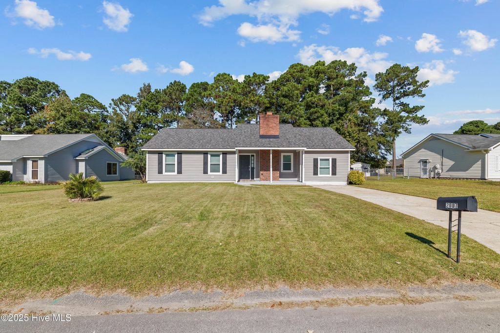 Photo of 2007 Hunters Ridge Drive, Midway Park, NC 28544 (MLS # 100537730)