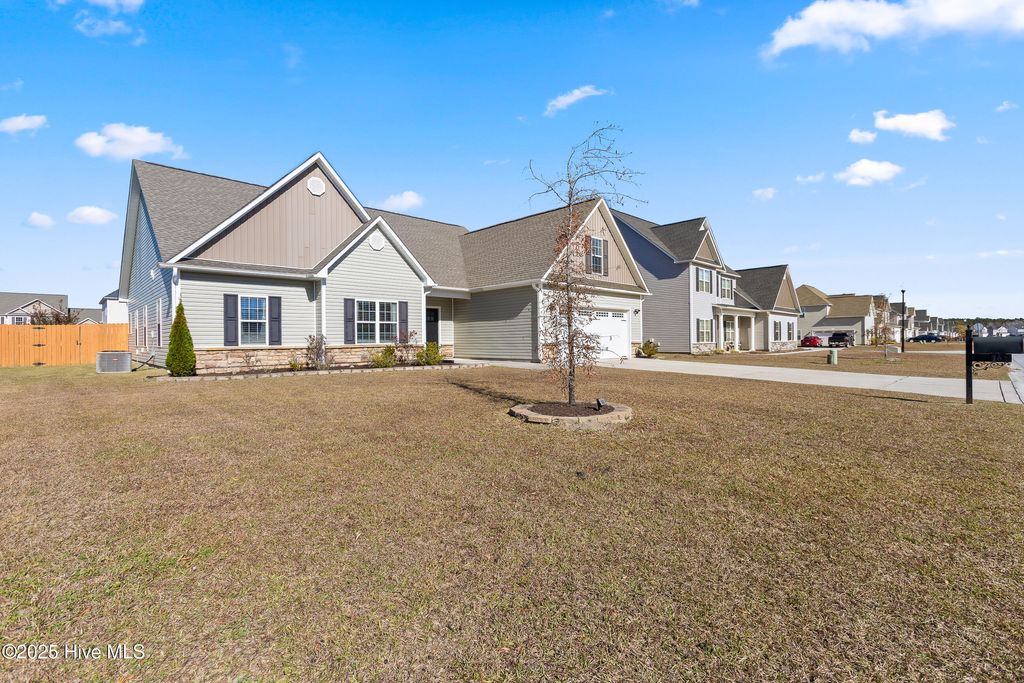 Photo of 302 Crossroads Store Drive, Jacksonville, NC 28546 (MLS # 100541822)