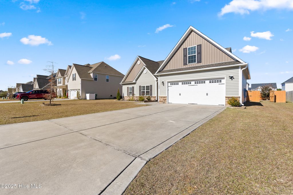 Photo of 302 Crossroads Store Drive, Jacksonville, NC 28546 (MLS # 100541822)