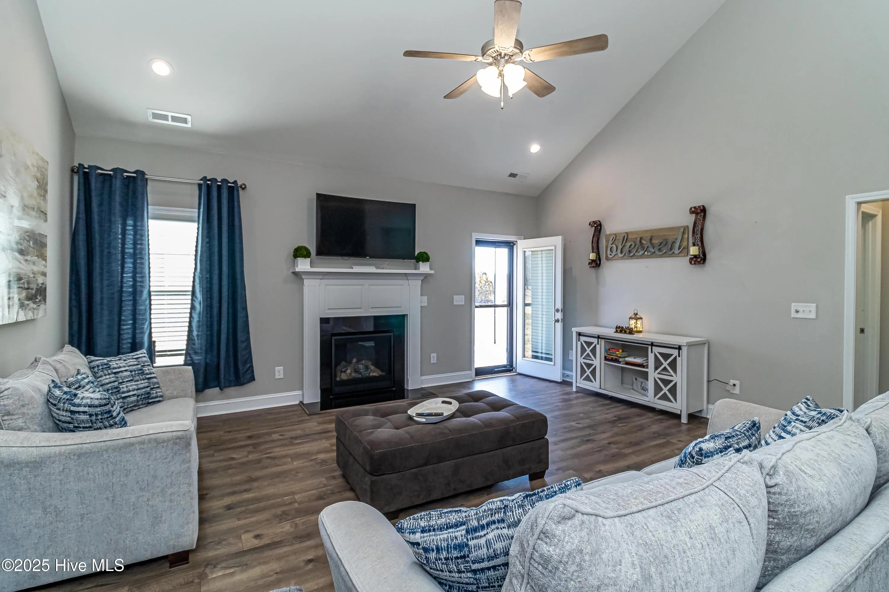 La Grange, North Carolina 28551, United States, 4 Bedrooms Bedrooms, ,3 BathroomsBathrooms,Residential,Pending,7674