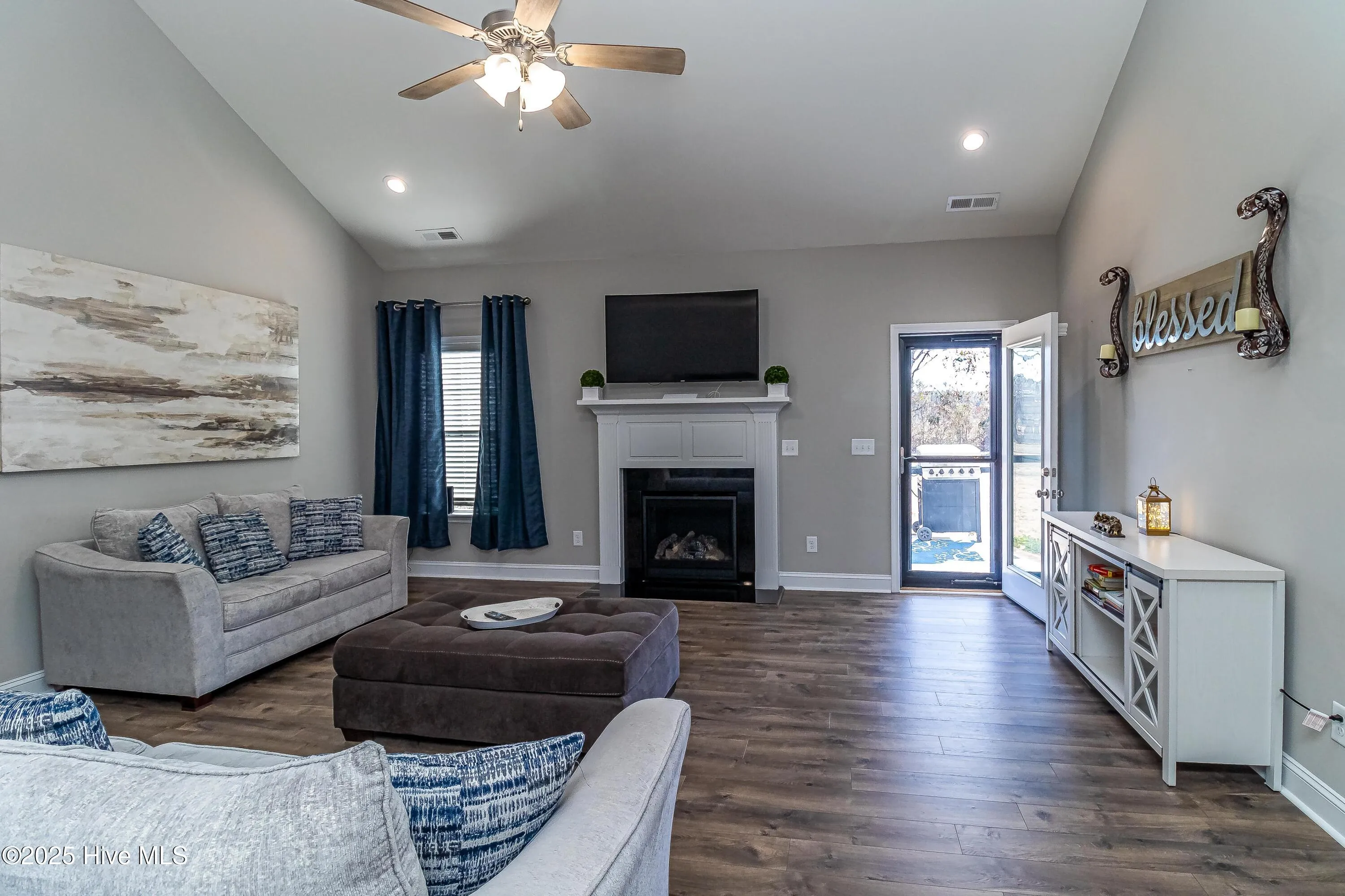 La Grange, North Carolina 28551, United States, 4 Bedrooms Bedrooms, ,3 BathroomsBathrooms,Residential,Pending,7674