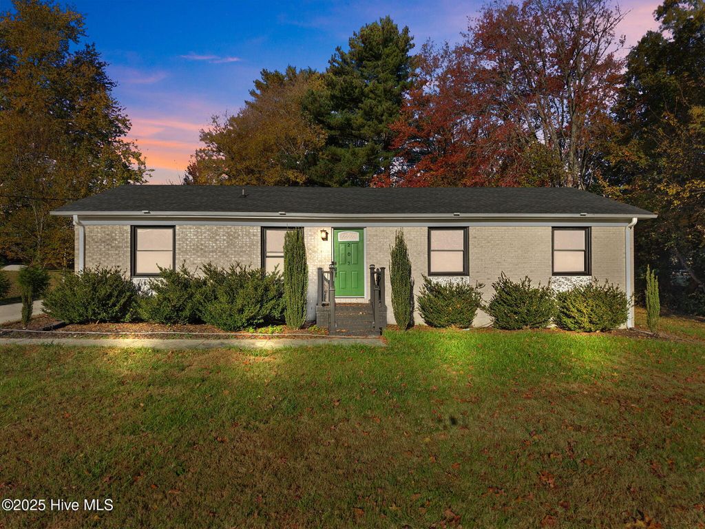 Photo of 202 Hassellwood Drive, Jamestown, NC 27282 (MLS # 100539169)