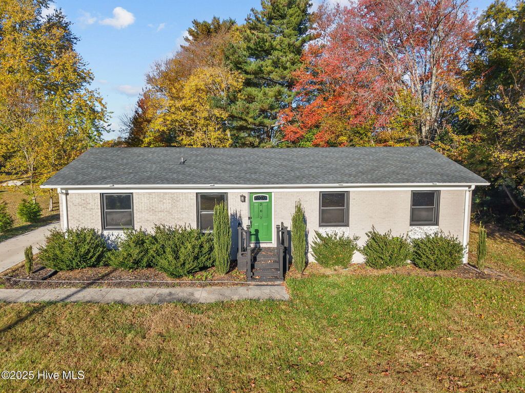 Photo of 202 Hassellwood Drive, Jamestown, NC 27282 (MLS # 100539169)