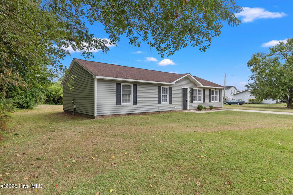 Photo of 136 Sandy Drive, Jacksonville, NC 28546 (MLS # 100531045)