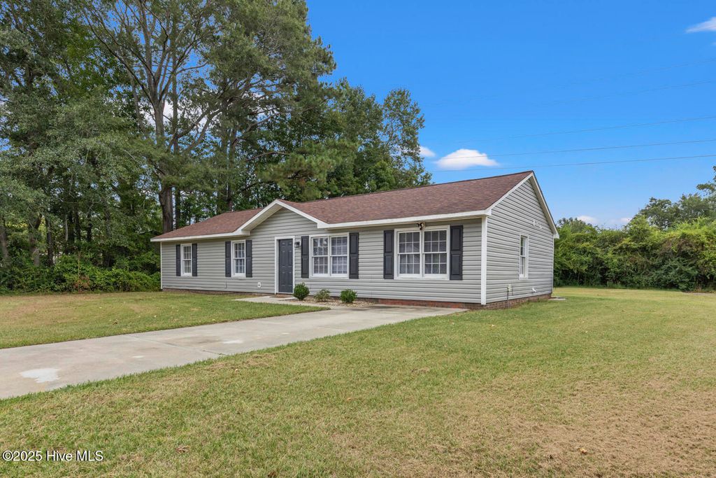 Photo of 136 Sandy Drive, Jacksonville, NC 28546 (MLS # 100531045)