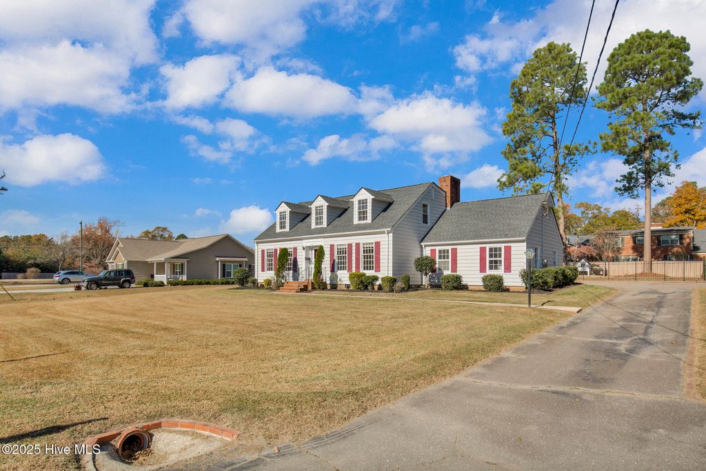 Photo of 316 W Elwood Avenue, Raeford, NC 28376 (MLS # 100542383)