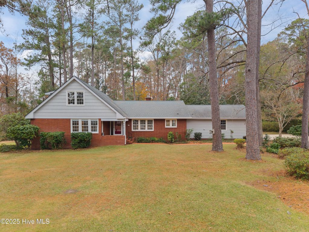 Photo of 400 Country Club Drive, Jacksonville, NC 28546 (MLS # 100544163)